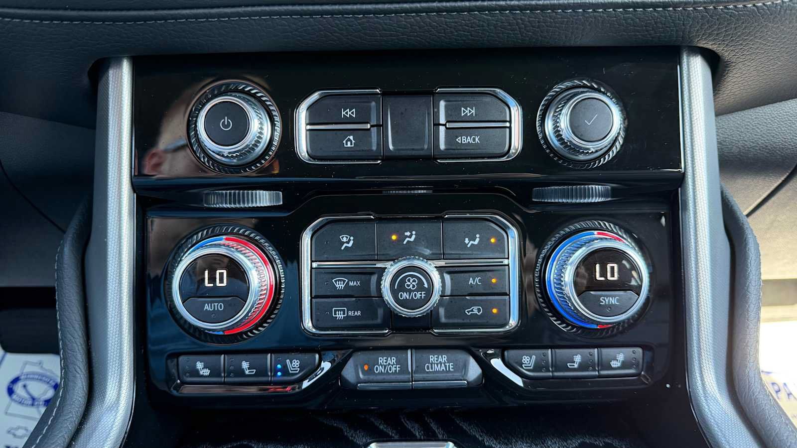 Used 2024 GMC Yukon Denali AWD/4WD image 24