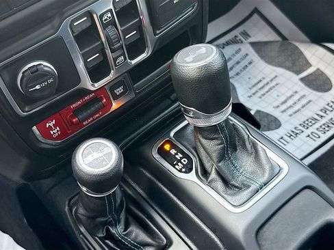 Used 2023 Jeep Wrangler Unlimited Rubicon 4xe w/ Cold Weather Group AWD/4WD image 18