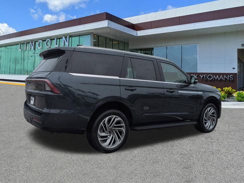 New 2026 Lincoln Navigator Premiere AWD/4WD image 4