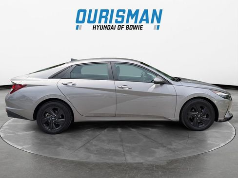 Used 2023 Hyundai Elantra SEL w/ Preferred Accessory Package FWD image 7