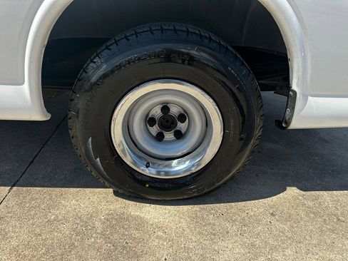 Used 2001 Chevrolet Express 1500 RWD image 44