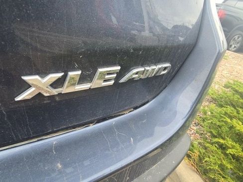 Used 2019 Toyota Highlander XLE w/ Carpet Mat Package (TMS) AWD/4WD image 7