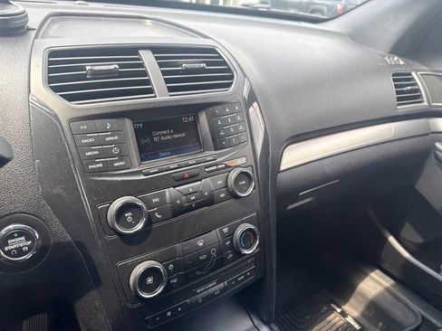 Used 2018 Ford Explorer XLT AWD/4WD image 13