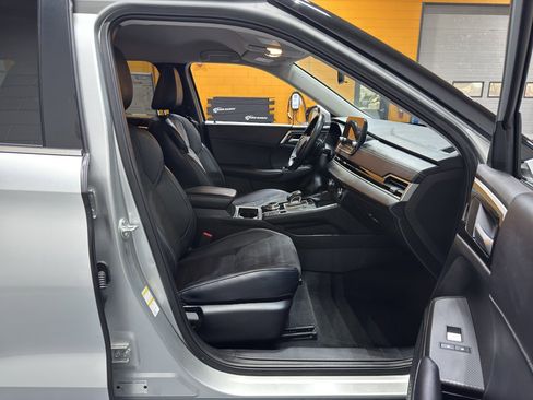 Used 2024 Mitsubishi Outlander SE image 16
