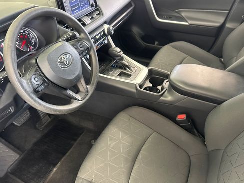 Used 2021 Toyota RAV4 XLE w/ Convenience Package FWD image 4