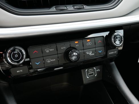 New 2026 Jeep Compass Limited AWD/4WD image 15
