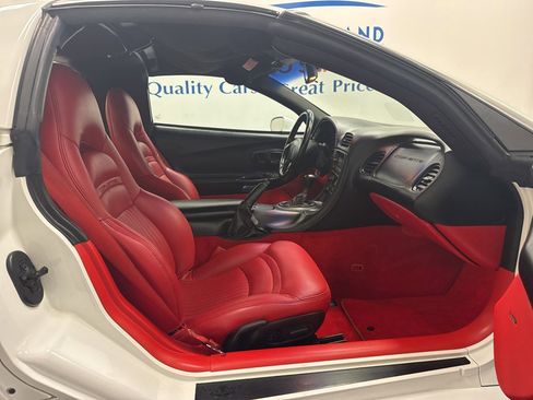 Used 2000 Chevrolet Corvette Coupe w/ Roof Pkg image 10