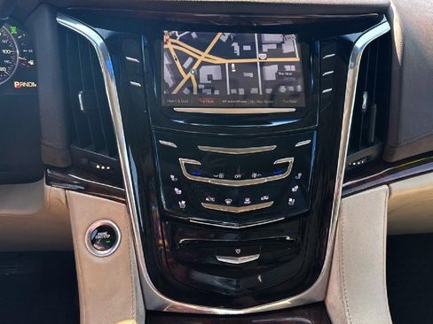 Used 2015 Cadillac Escalade Premium image 24