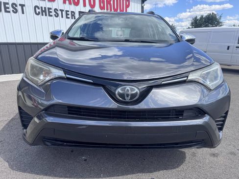 Used 2018 Toyota RAV4 LE FWD image 3