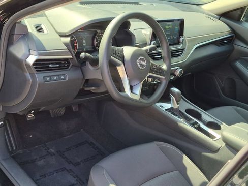 Used 2025 Nissan Altima 2.5 SV FWD image 14