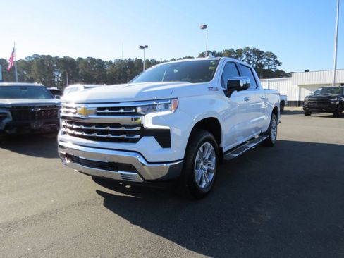 Certified 2025 Chevrolet Silverado 1500 LTZ w/ LTZ Premium Package image 4