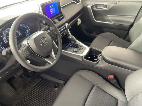 New 2025 Toyota RAV4 SE image 12