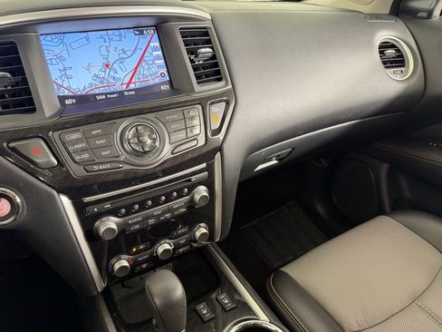 Used 2019 Nissan Pathfinder SL FWD image 32