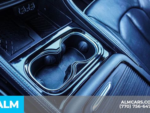 Used 2025 Chrysler Pacifica Limited image 26