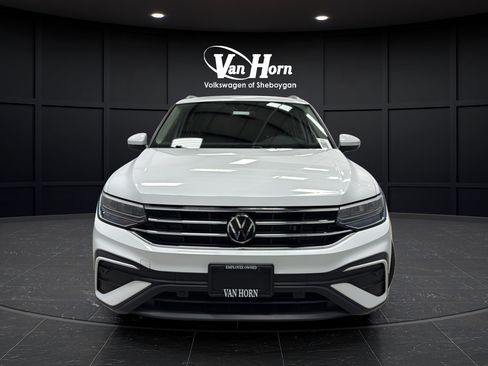 Used 2024 Volkswagen Tiguan SE AWD/4WD image 2