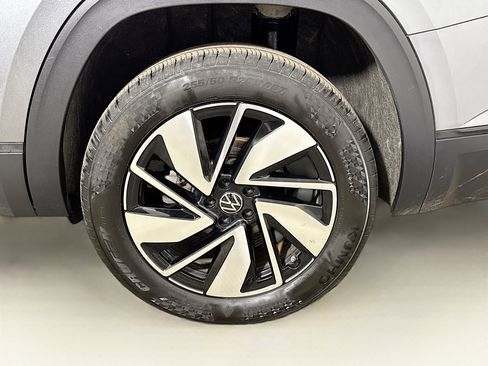 Used 2025 Volkswagen Atlas SE image 27