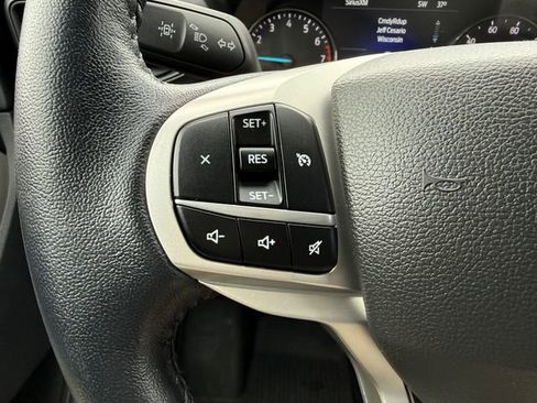 Used 2022 Ford Explorer XLT image 15