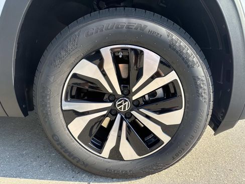 New 2026 Volkswagen Atlas Cross Sport SE FWD image 3