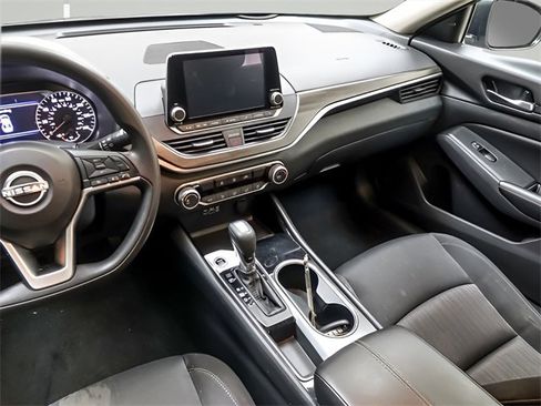 Used 2024 Nissan Altima 2.5 SV image 10