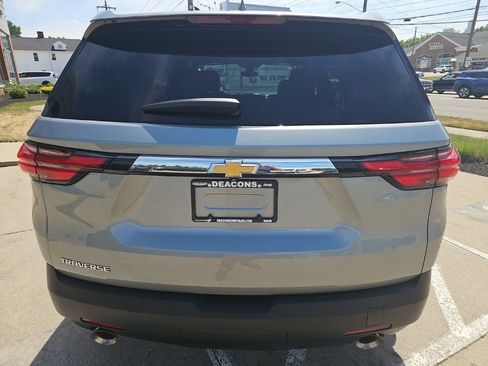 Used 2023 Chevrolet Traverse LS FWD image 11