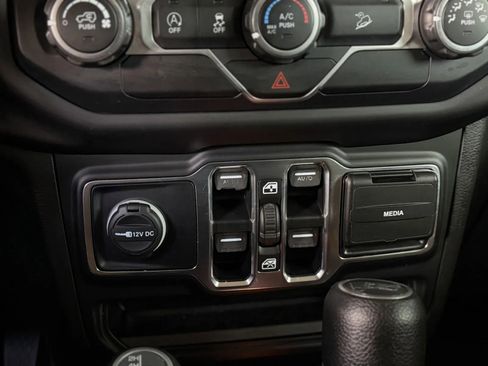 Used 2019 Jeep Wrangler Unlimited Sport S AWD/4WD image 31