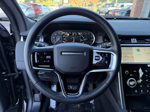 Used 2023 Land Rover Discovery Sport SE image 19