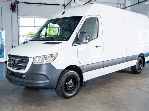 Used 2022 Mercedes-Benz Sprinter 3500 image 12