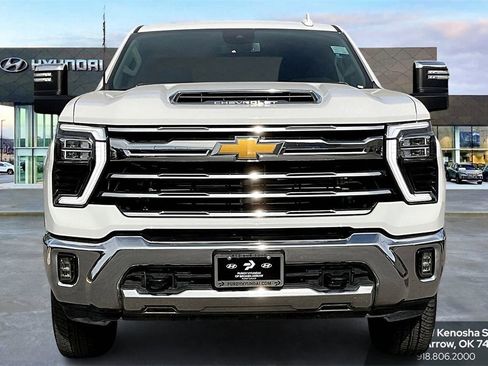 Used 2024 Chevrolet Silverado 2500 LTZ image 3