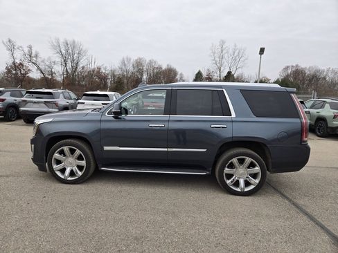 Used 2020 Cadillac Escalade Luxury image 3