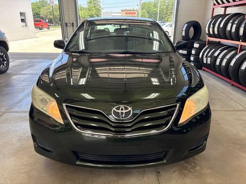 Used 2011 Toyota Camry LE w/ LE Extra-Value Pkg FWD image 2