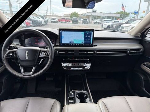 Used 2025 Lincoln Corsair AWD w/ Equipment Group 101A image 17