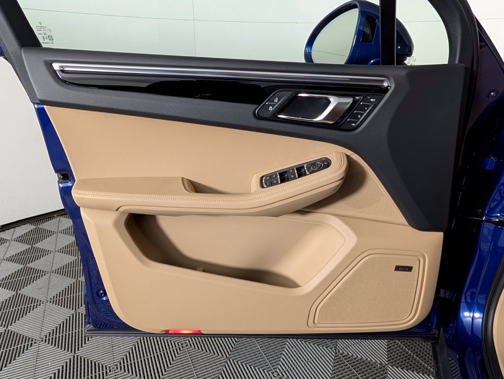 New 2026 Porsche Macan AWD/4WD image 25