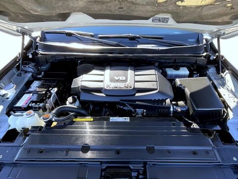 Used 2018 Nissan Titan SV w/ SV Convenience Package image 25