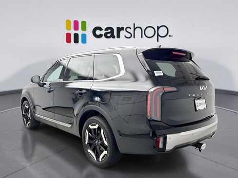 Used 2024 Kia Telluride EX w/ EX Captain's Chair Package AWD/4WD image 3