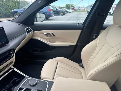 Certified 2025 BMW 330i xDrive Sedan w/ Premium Package AWD/4WD image 21