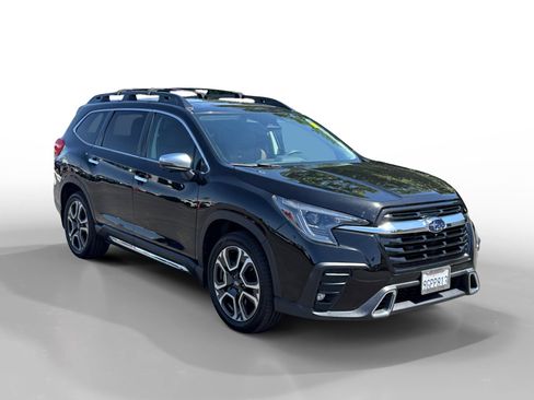 Used 2023 Subaru Ascent Touring image 7