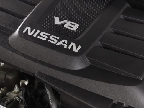 Used 2019 Nissan Titan SV w/ SV Convenience Package image 18