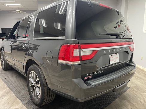 Used 2016 Lincoln Navigator Select RWD image 16