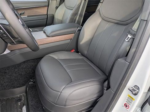 New 2026 Land Rover Range Rover SE image 12