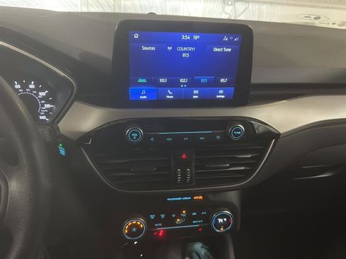 Used 2020 Ford Escape SE image 3