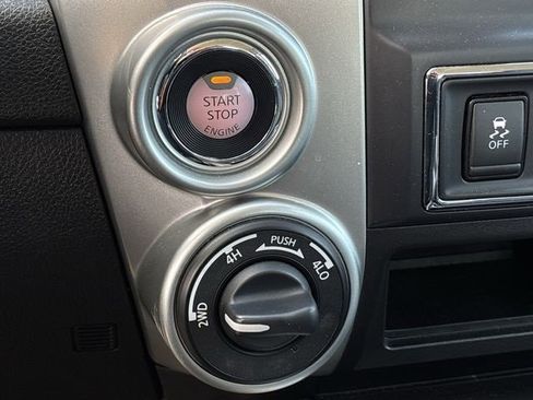 Used 2017 Nissan Titan SL image 15