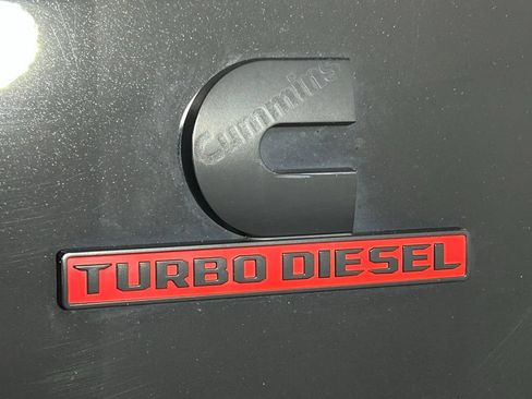Used 2019 RAM 2500 Laramie w/ Night Edition AWD/4WD image 9