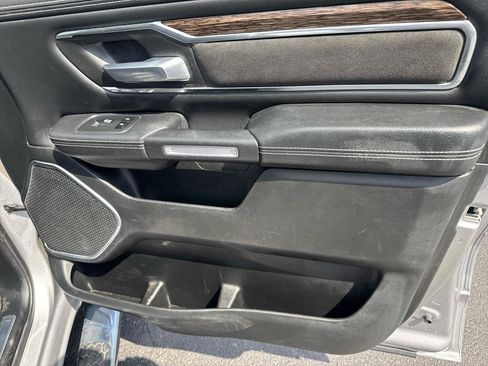 Used 2019 RAM 1500 Laramie AWD/4WD image 7