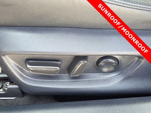 Used 2025 Toyota Camry SE w/ Convenience Package FWD image 14