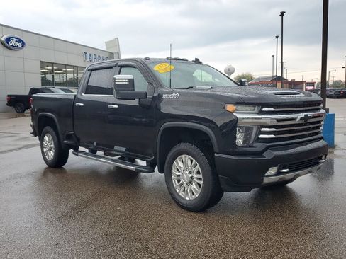 Used 2020 Chevrolet Silverado 2500 High Country w/ Technology Package AWD/4WD image 3