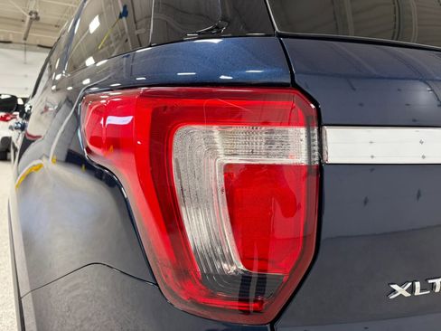 Used 2017 Ford Explorer XLT w/ Equipment Group 201A image 8