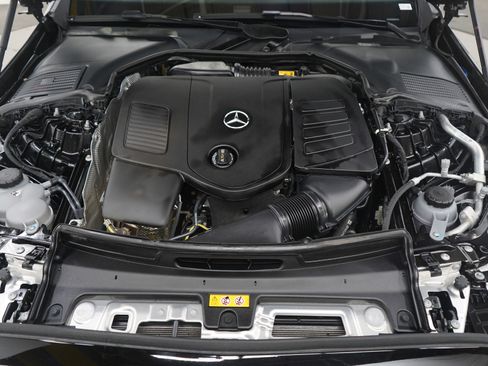 Used 2025 Mercedes-Benz C 300 4MATIC Sedan image 27