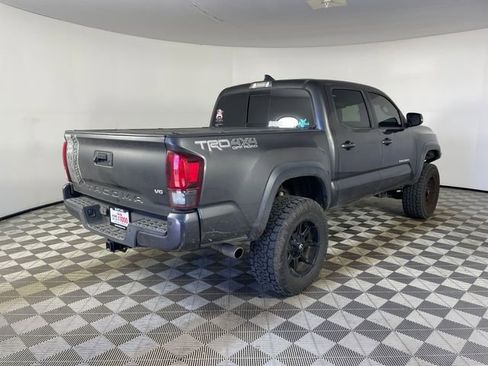 Used 2018 Toyota Tacoma TRD Off-Road w/ Technology Package AWD/4WD image 16