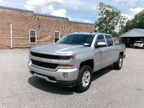 Used 2018 Chevrolet Silverado 1500 LT w/ All Star Edition AWD/4WD image 7