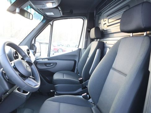 Used 2025 Mercedes-Benz Sprinter 2500 image 20
